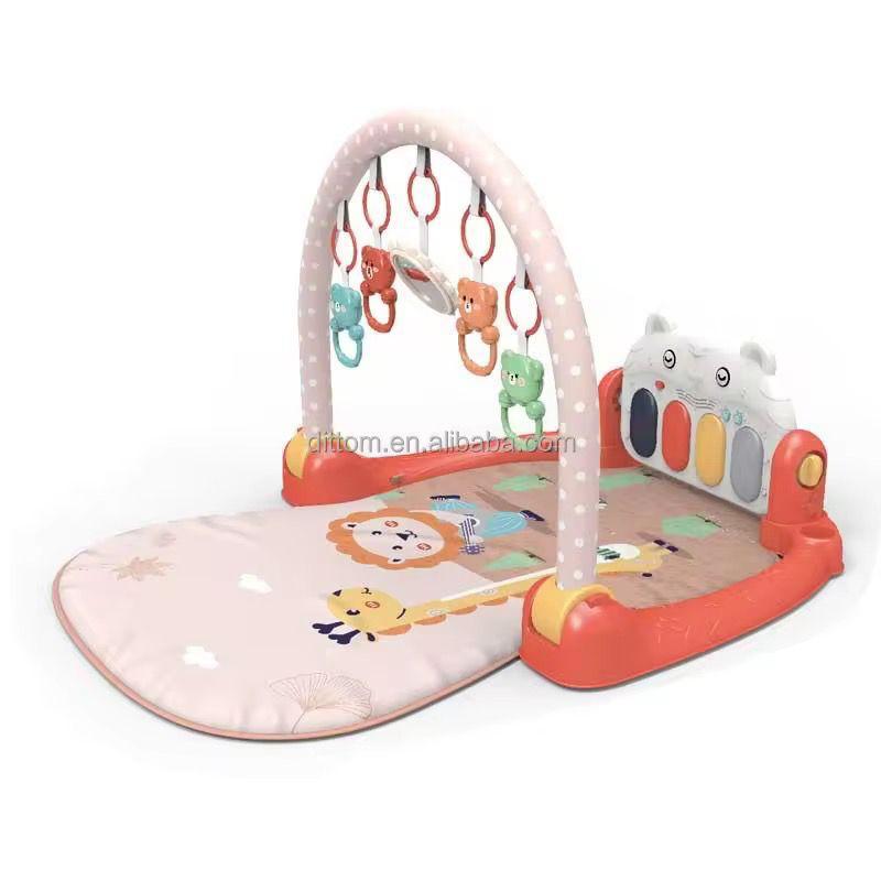 Tapis d’éveil bébé rose avec arche et piano
